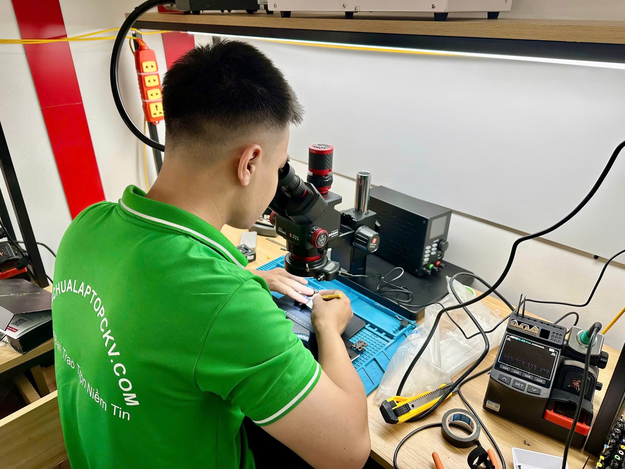  Sửa laptop tại cửa hàng hay trung tâm bảo hành - nên chọn ai?