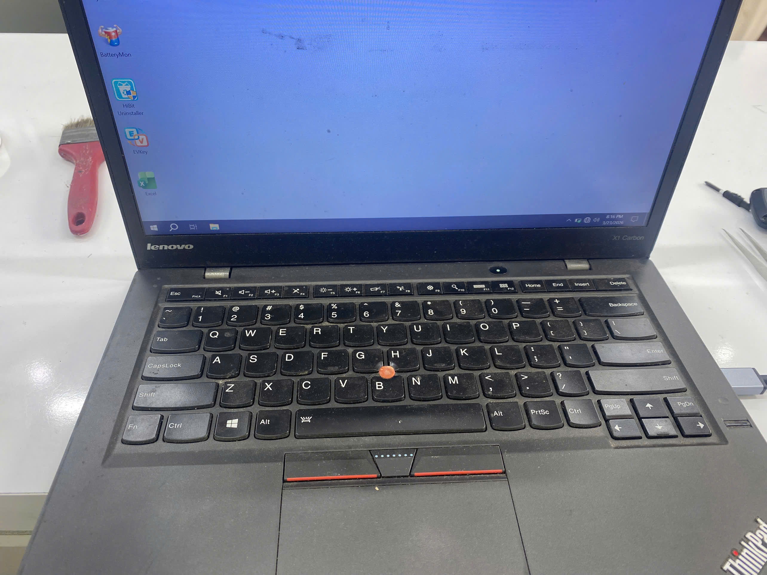 Laptop Tự Tắt Nguồn Khi đang sử dụng là bị gì?